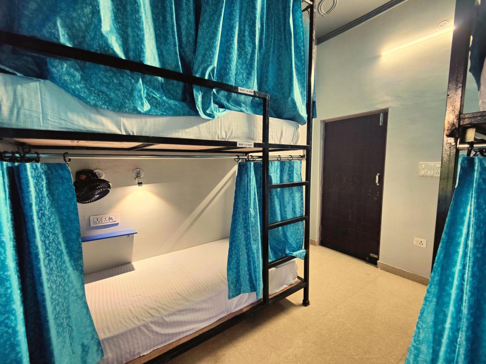 Hoztel Jollygrrant Doon Hostel Rāni Pokhri Kültér fotó